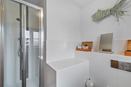 8 Brackendale Close-20.jpg