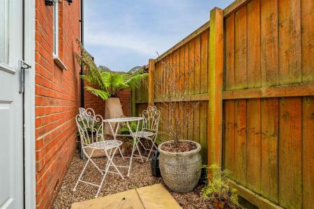 8 Brackendale Close-6.jpg