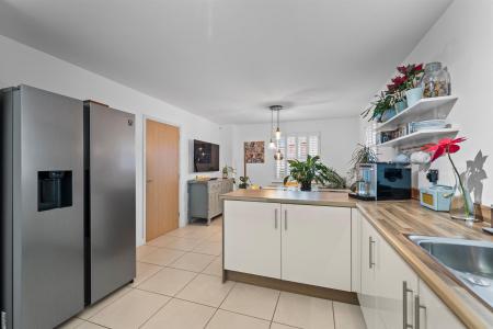 8 Brackendale Close-3.jpg