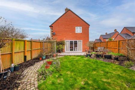 8 Brackendale Close-3.jpg