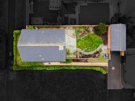 8 Brackendale Close-7.jpg