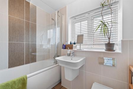 8 Brackendale Close-17.jpg