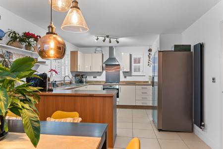 8 Brackendale Close-6.jpg