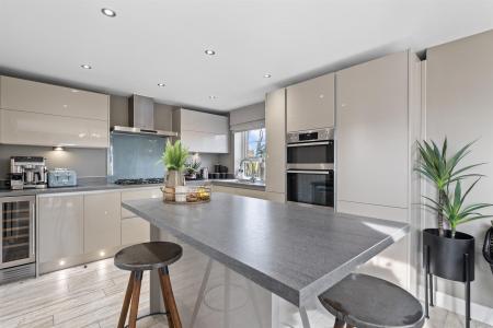 6 Dunsmore Avenue-08.jpg