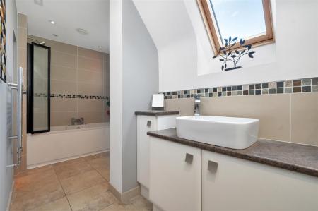 ENSUITE BATHROOM