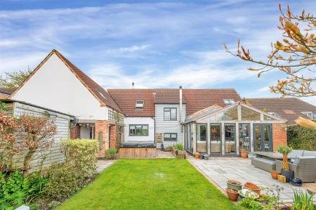 11 Woolsthorpe Lane WEB PH-21.jpg