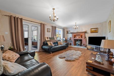 4 Orchard Close-14.jpg