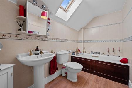 4 Orchard Close-26.jpg