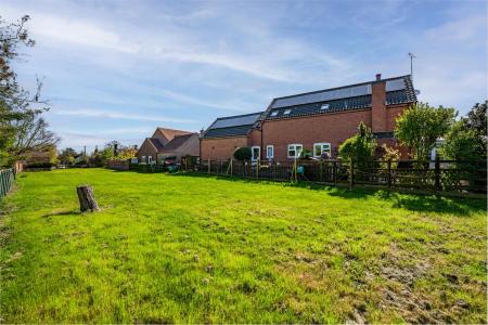 4 Orchard Close-15.jpg