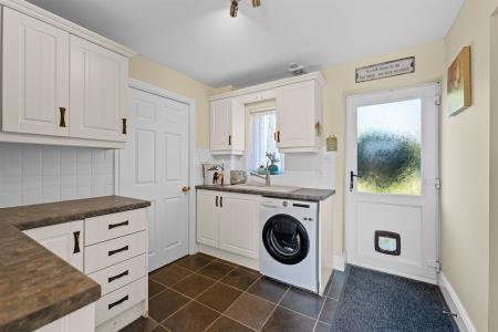 4 Orchard Close-1.jpg