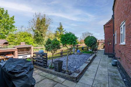 4 Orchard Close-8.jpg