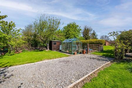 4 Orchard Close-14.jpg