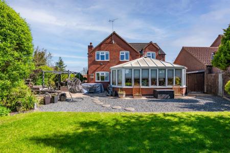 4 Orchard Close-11.jpg