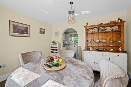 4 Orchard Close-3.jpg