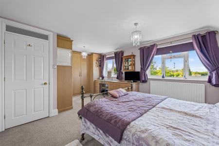 4 Orchard Close-21.jpg
