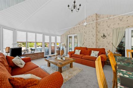 4 Orchard Close-9.jpg