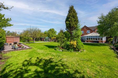 4 Orchard Close-12.jpg