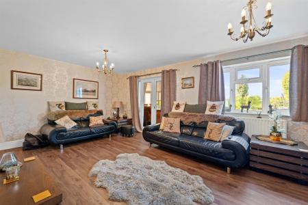 4 Orchard Close-12.jpg