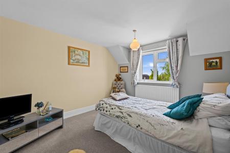 4 Orchard Close-25.jpg