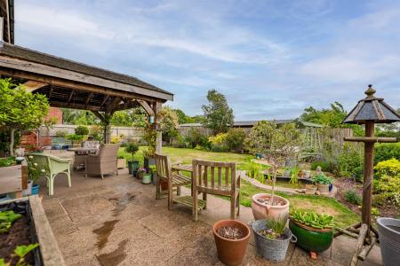 4 Normanton Court-12.jpg