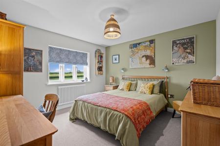4 Normanton Court-31.jpg