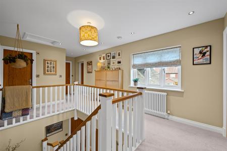 4 Normanton Court-6.jpg