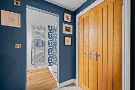 4 Normanton Court-36.jpg