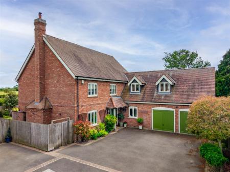 4 Normanton Court-5.jpg