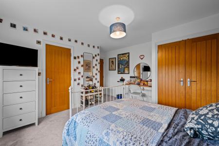 4 Normanton Court-23.jpg