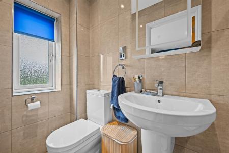 4 Normanton Court-27.jpg
