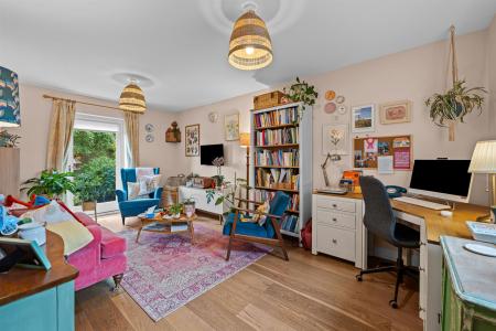 4 Normanton Court-15.jpg