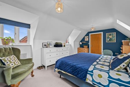 4 Normanton Court-37.jpg