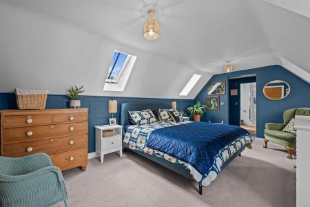 4 Normanton Court-38.jpg