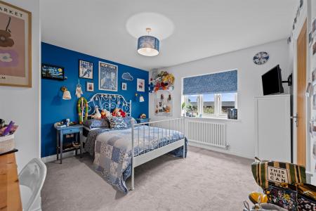 4 Normanton Court-25.jpg