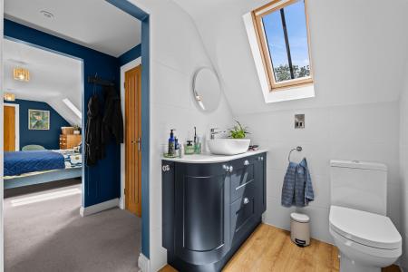 4 Normanton Court-35.jpg