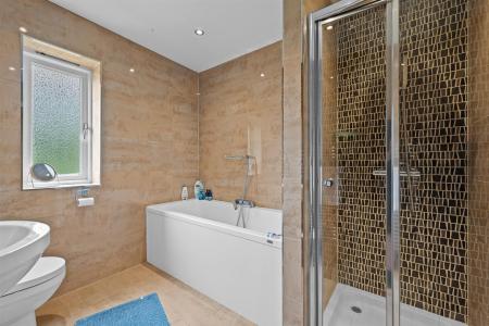 4 Normanton Court-33.jpg