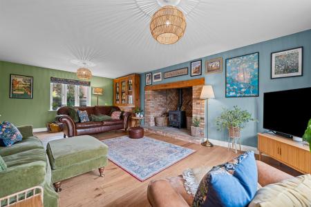 4 Normanton Court-19.jpg