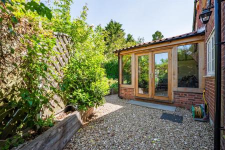 Riverside Cottage-15.jpg