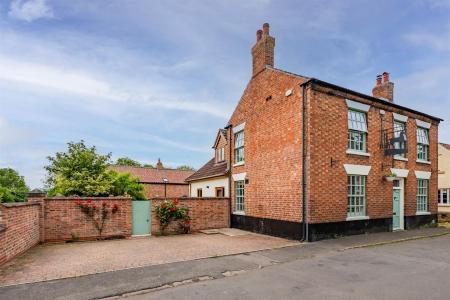 The Black Horse-18.jpg