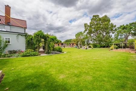Meadows Farm House-11.jpg