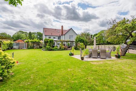 Meadows Farm House-14.jpg