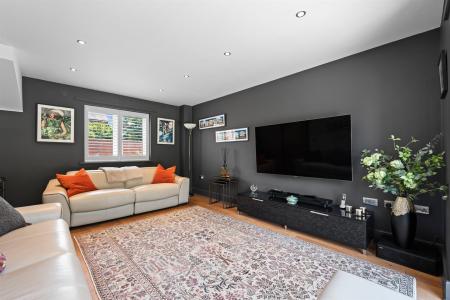 6 Old Greyhound Close-04.jpg