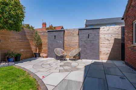 6 Old Greyhound Close-10.jpg