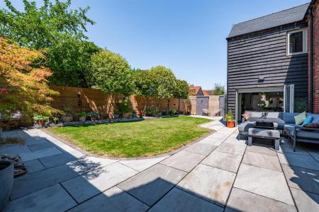 6 Old Greyhound Close-08.jpg