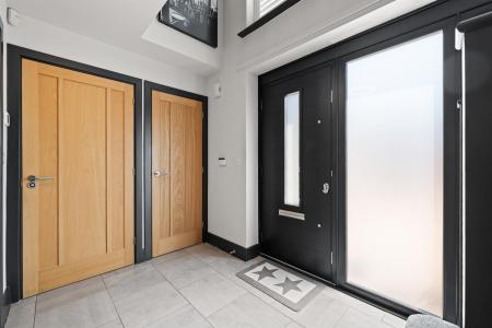 6 Old Greyhound Close-01.jpg