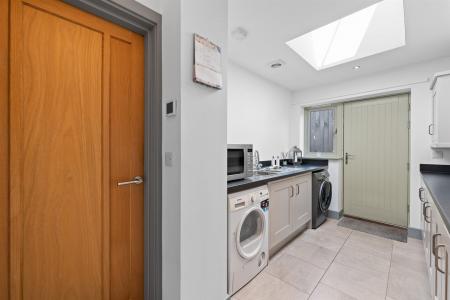 6 Old Greyhound Close-12.jpg