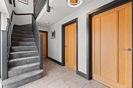 6 Old Greyhound Close-02.jpg