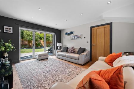 6 Old Greyhound Close-06.jpg