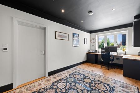 6 Old Greyhound Close-10.jpg