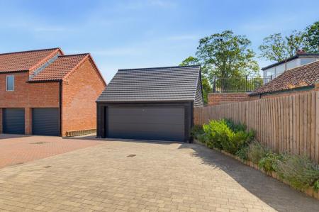 3 Stackyard Close WEB PH-9.jpg